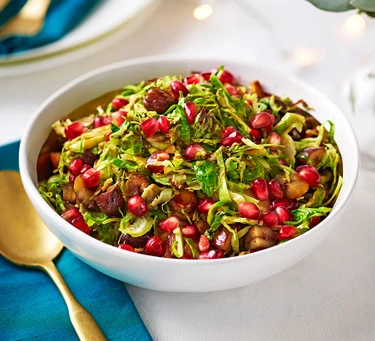 Weight loss lunch idea: pomegranate and chestnut sprouts.