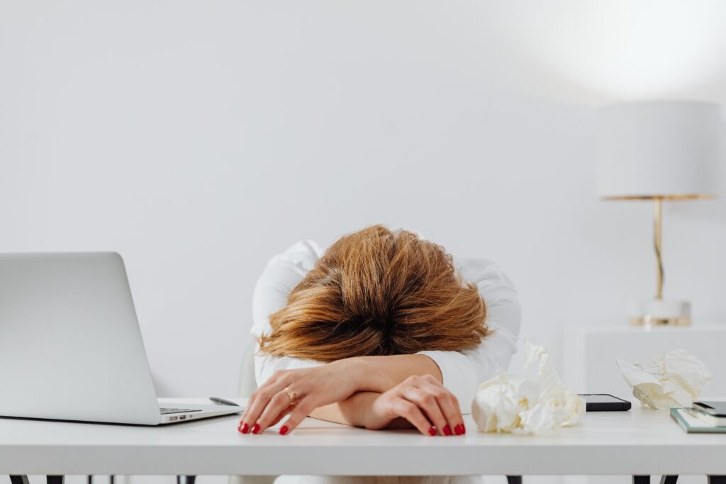 Can lack of sleep cause weight gain? It messes up with your natural rhythm.